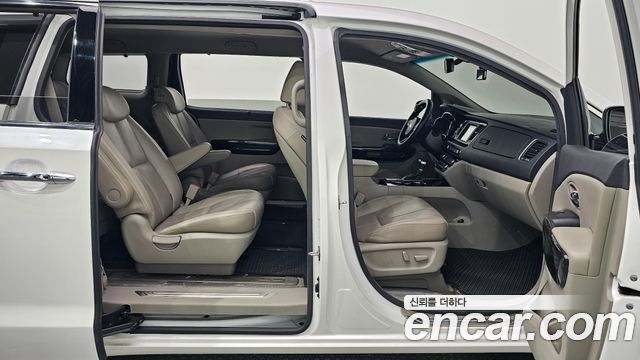 Kia Canival 2019 — photo 16