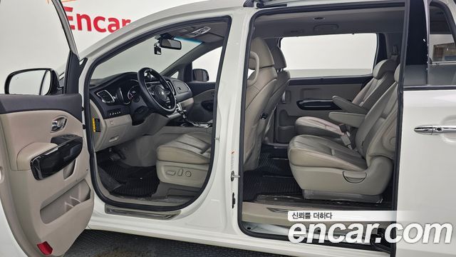 Kia Canival 2019 — photo 27