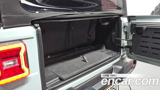 Jeep Wrangler 2024 — photo 24