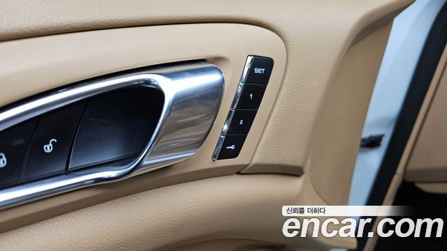 Porsche Cayenne 2016 — photo 17