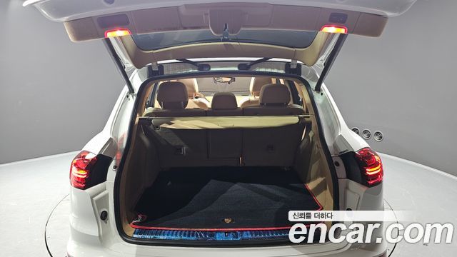 Porsche Cayenne 2016 — photo 20