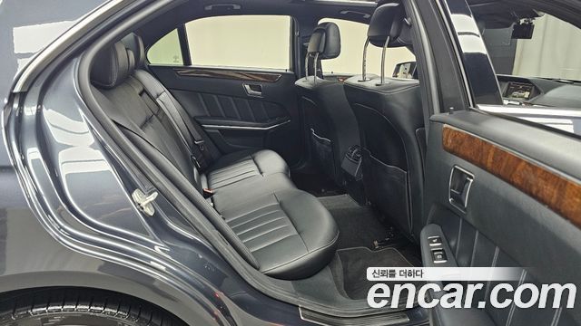 Mercedes-Benz E-Class 2016 — photo 11