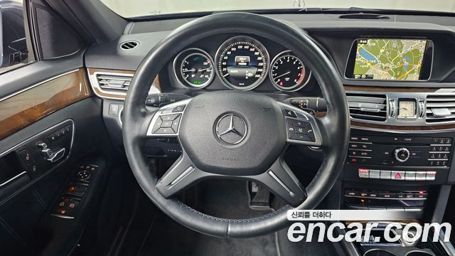 Mercedes-Benz E-Class 2016 — photo 12