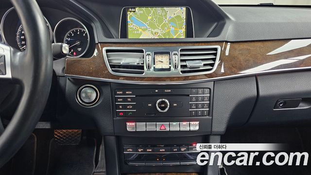 Mercedes-Benz E-Class 2016 — photo 14