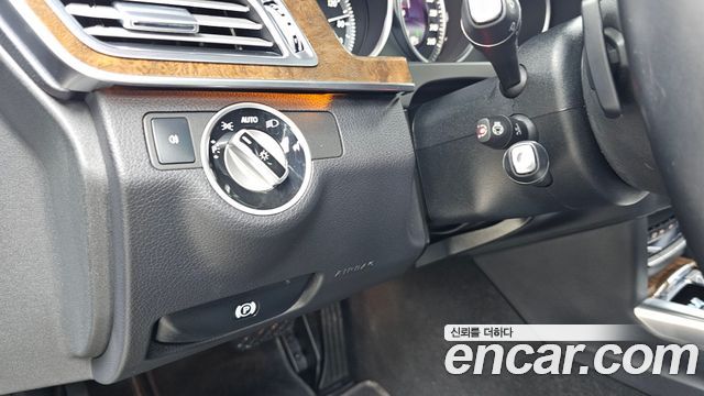 Mercedes-Benz E-Class 2016 — photo 16