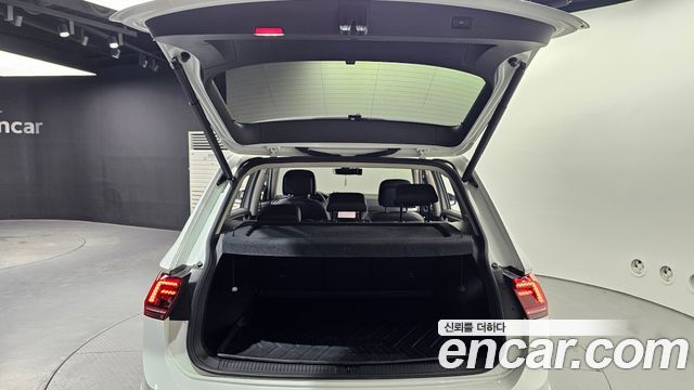 Volkswagen Tiguan 2020 — photo 20