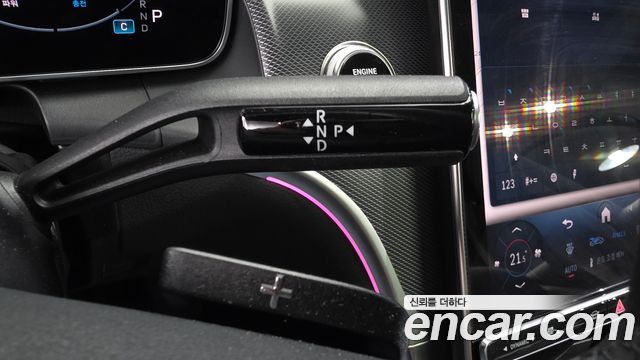 Mercedes-Benz GLC-Class 2025 — photo 9