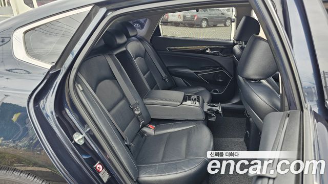 Kia K7 2018 — photo 11