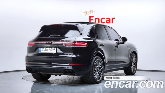 Porsche Cayenne 2023 — photo 2