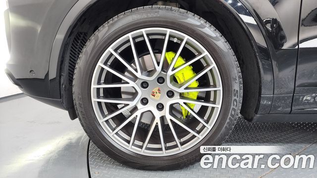 Porsche Cayenne 2023 — photo 5