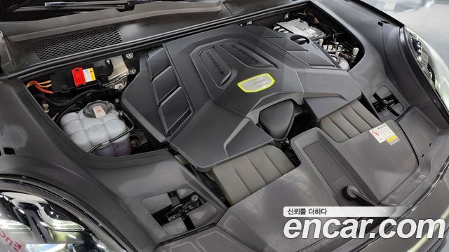 Porsche Cayenne 2023 — photo 6