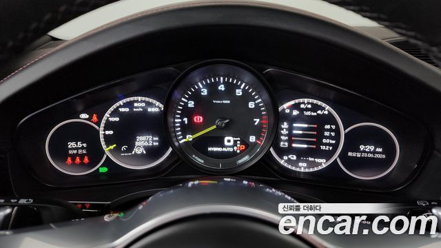 Porsche Cayenne 2023 — photo 11