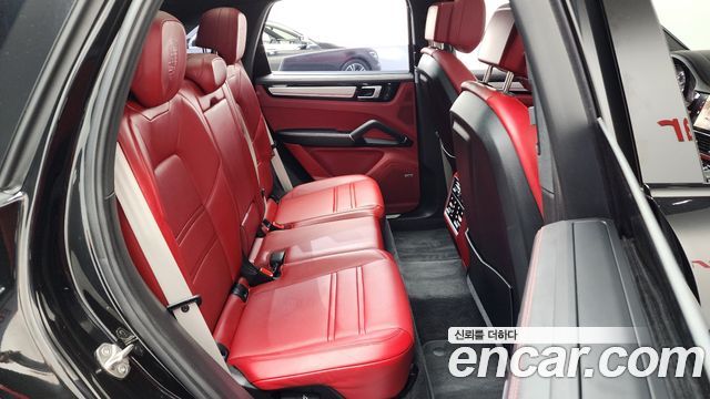 Porsche Cayenne 2023 — photo 17