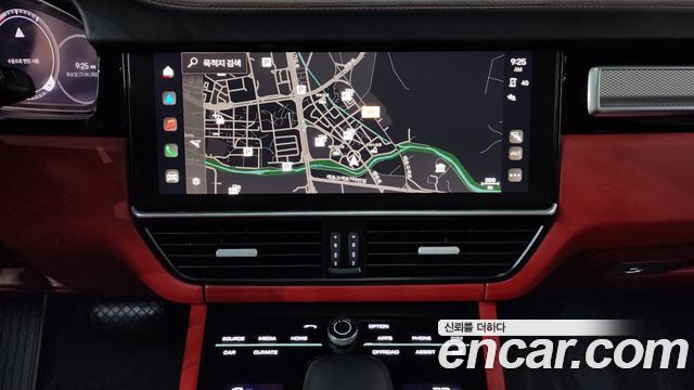 Porsche Cayenne 2023 — photo 18
