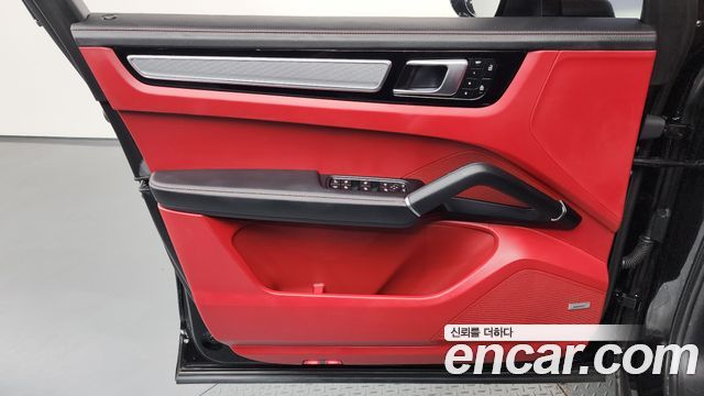Porsche Cayenne 2023 — photo 14