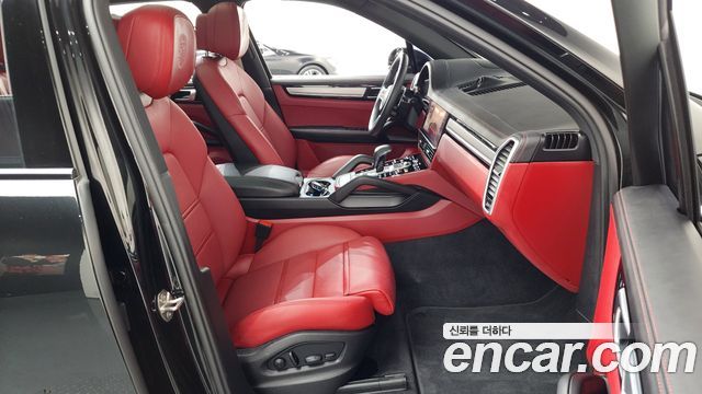 Porsche Cayenne 2023 — photo 16