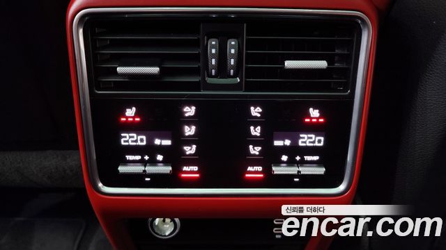 Porsche Cayenne 2023 — photo 31