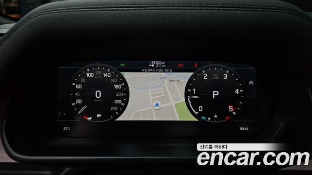 Land Rover Defender 2020 — photo 11