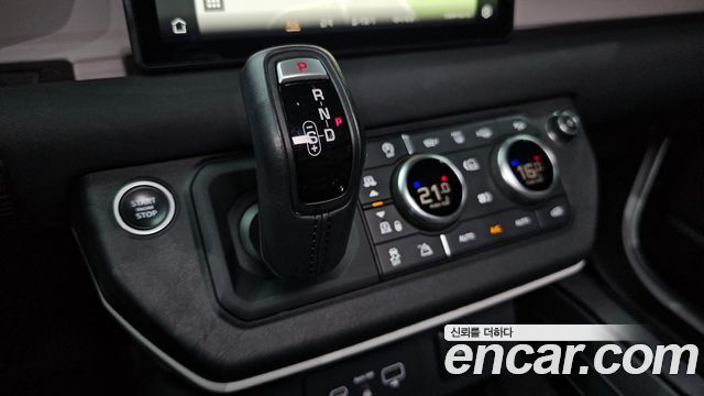 Land Rover Defender 2020 — photo 12