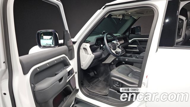 Land Rover Defender 2020 — photo 13