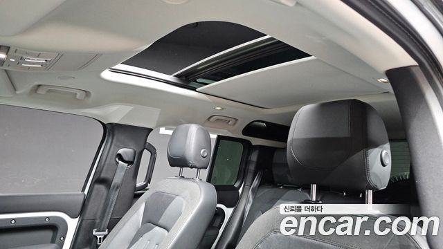 Land Rover Defender 2020 — photo 25