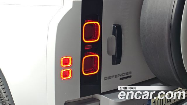 Land Rover Defender 2020 — photo 9