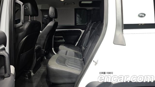 Land Rover Defender 2020 — photo 16