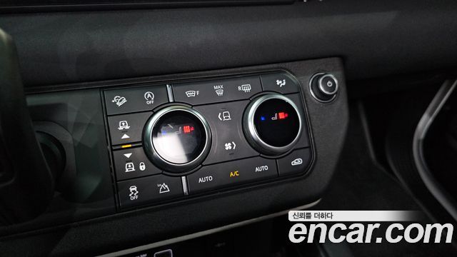 Land Rover Defender 2020 — photo 27