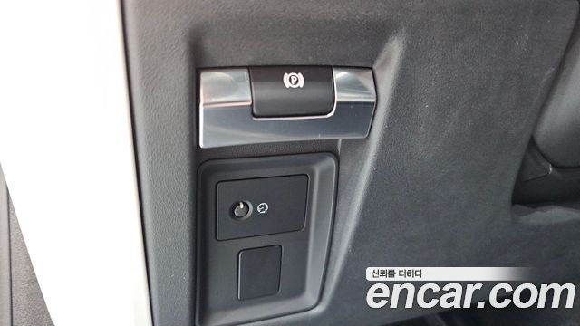 Land Rover Defender 2020 — photo 35