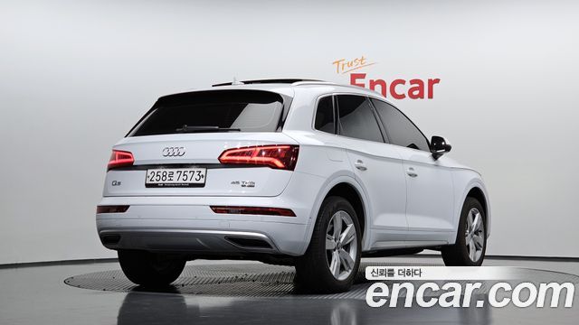 Audi Q5 2020 — photo 2