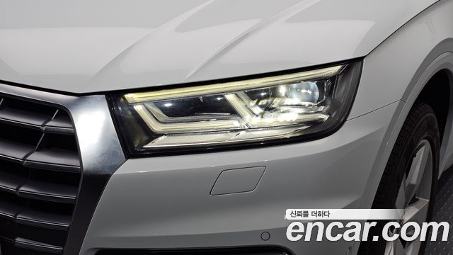 Audi Q5 2020 — photo 8