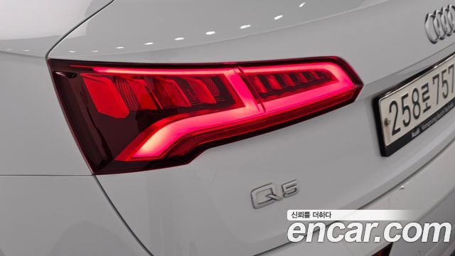 Audi Q5 2020 — photo 9