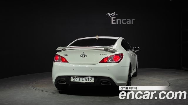 Hyundai Genesis 2011 — photo 4