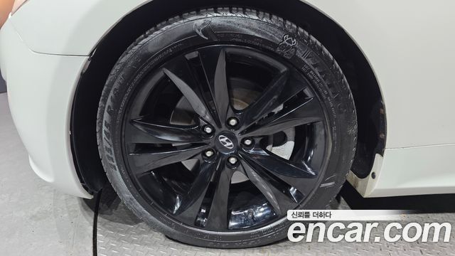 Hyundai Genesis 2011 — photo 5
