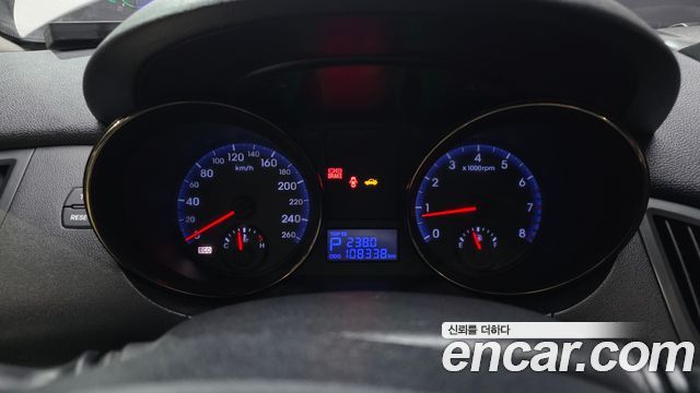 Hyundai Genesis 2011 — photo 8