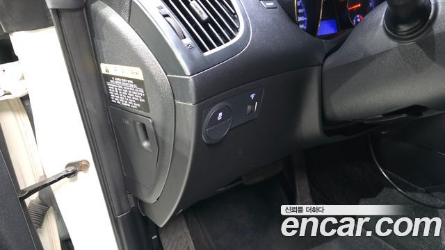 Hyundai Genesis 2011 — photo 17