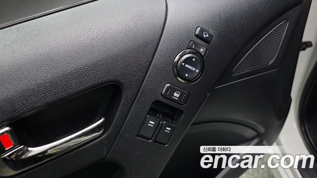 Hyundai Genesis 2011 — photo 18