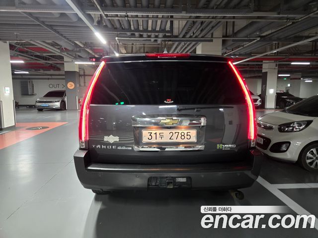 Chevrolet Tahoe 2010 — photo 2
