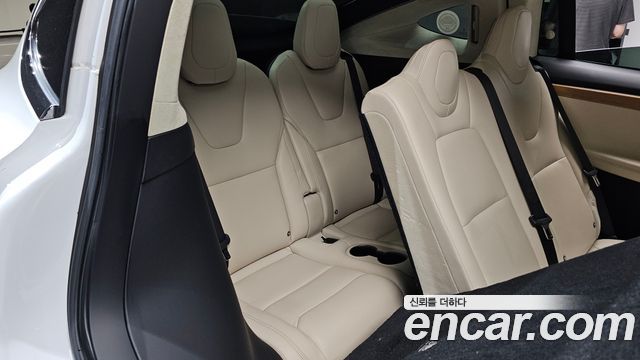 Tesla Model X 2019 — photo 18