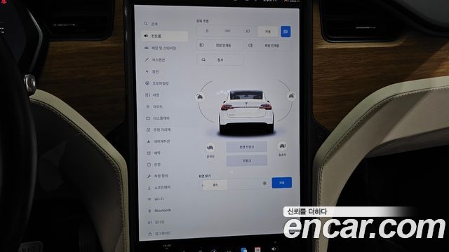 Tesla Model X 2019 — photo 23