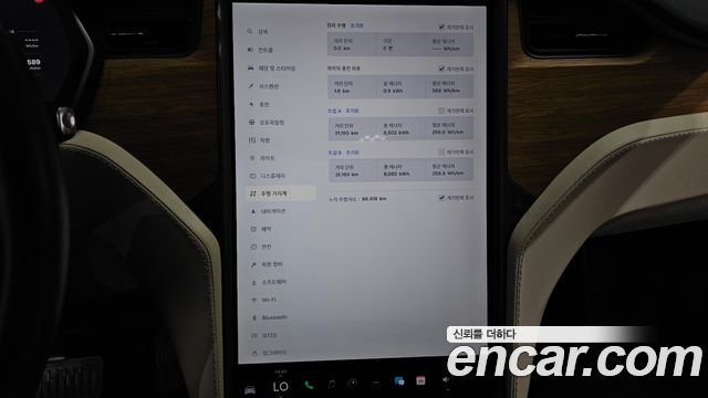 Tesla Model X 2019 — photo 24