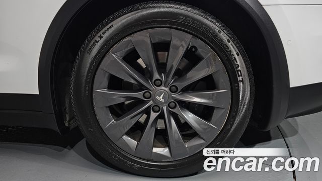 Tesla Model X 2019 — photo 7