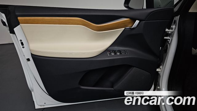 Tesla Model X 2019 — photo 14