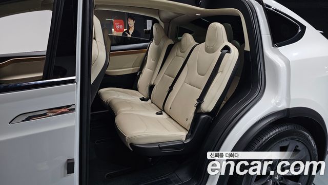 Tesla Model X 2019 — photo 16