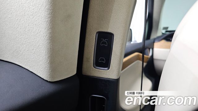 Tesla Model X 2019 — photo 31
