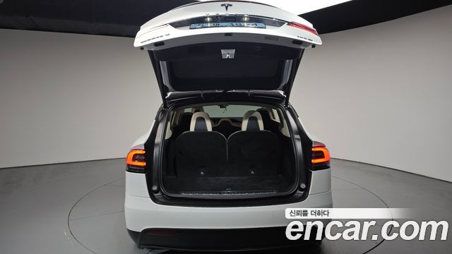 Tesla Model X 2019 — photo 33