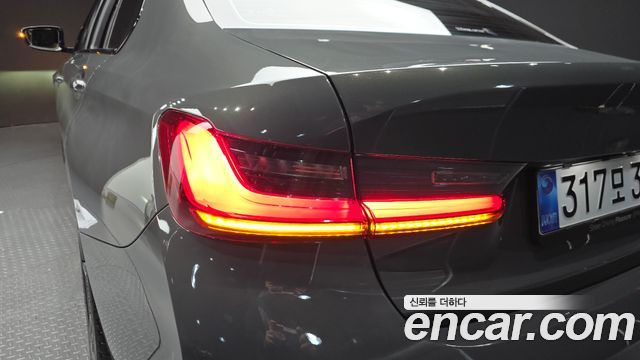 BMW 3-Series 2025 — photo 9