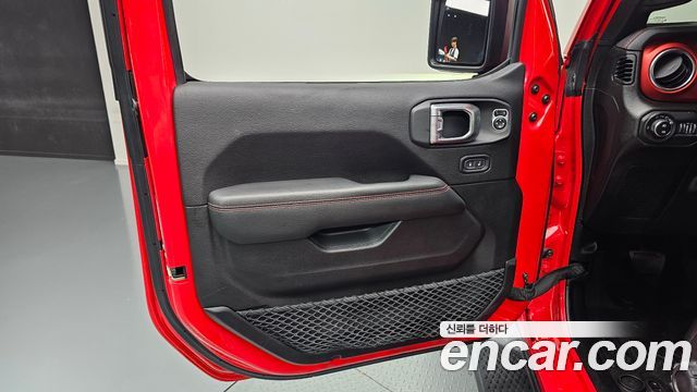 Jeep Wrangler 2019 — photo 14