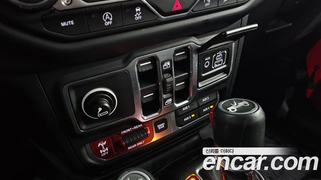 Jeep Wrangler 2019 — photo 29
