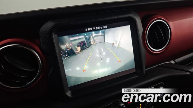 Jeep Wrangler 2019 — photo 31